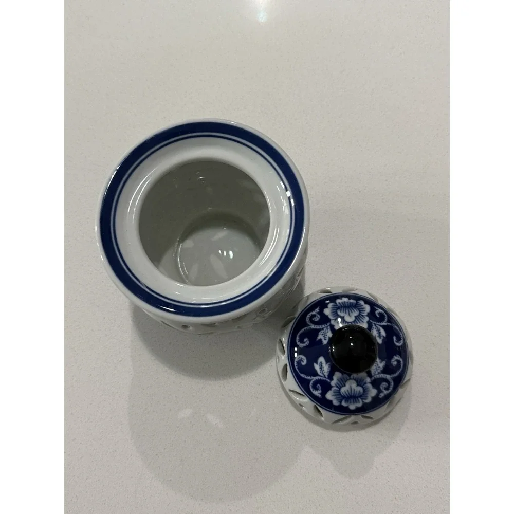 Bombay Company Potpourri‎ Jar Blue White Floral With Lid 6